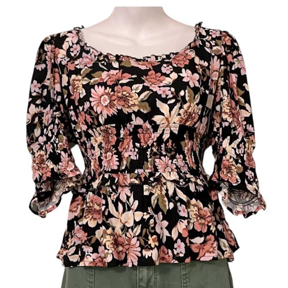 Miami Francesca’s Floral Puffy 3/4 Sleeve Ruffle Square Neck Flowy Feminine Top